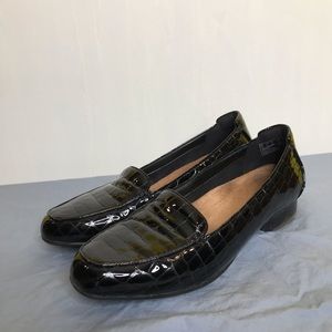 Clarks women’s snakeskin patterned Juliet Lora loafer